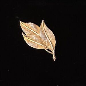 Elegant Gold Leaf Brooch